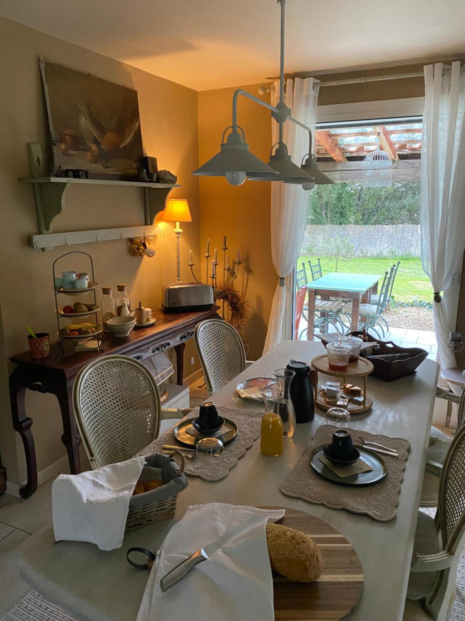 L'Eveil En Provence Bed and Breakfast Entrecasteaux Eksteriør billede
